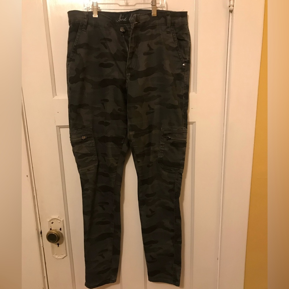 High Waisted Army/Camouflage Pants Size 14 Very Gently Used